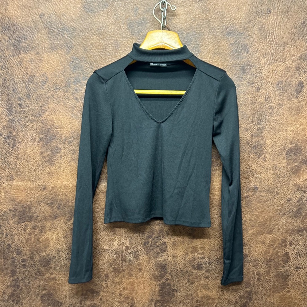Zara NWOT Mock Neck V-Cut out Long Sleeve Ribbed Layering Cropped Top